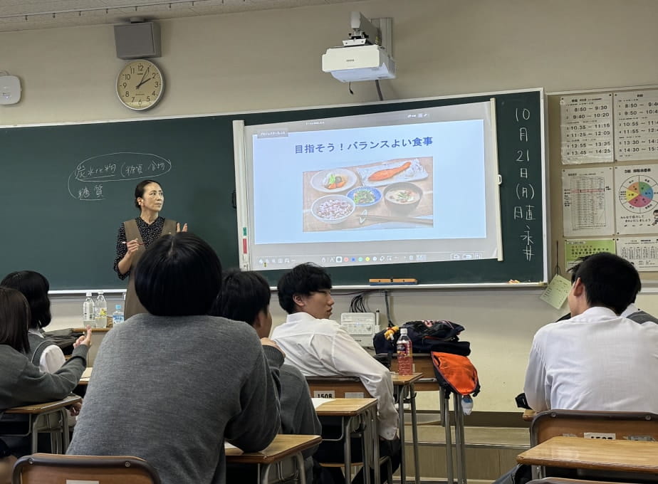 女性栄養士の講義